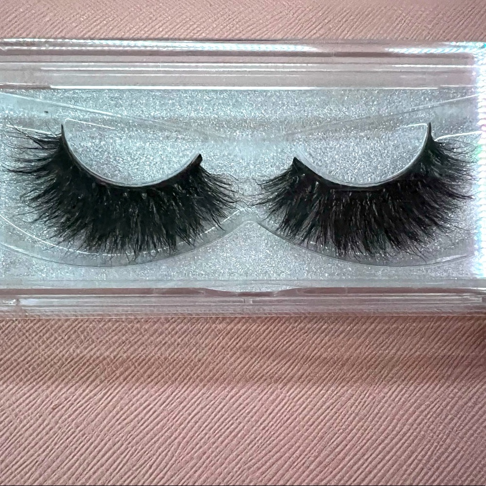 Name of lashes: Hot Girl